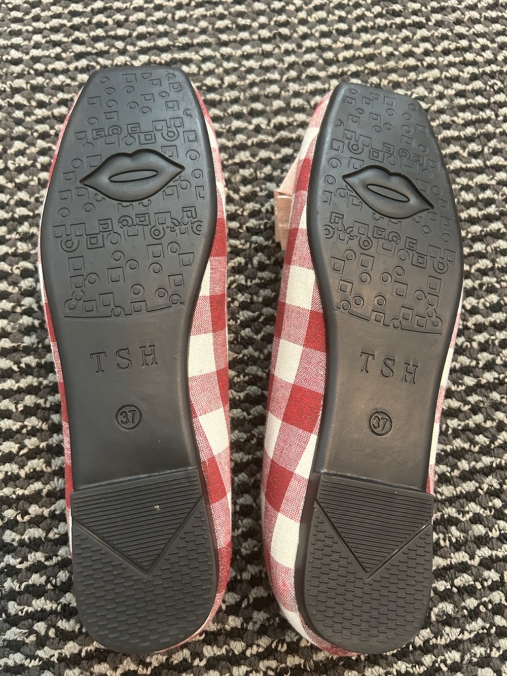 New Plaid Bow Flats in Red and White - Picture 7 of 8